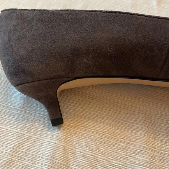 DONALD PLINER Suade Grey Pumps Size 9M - Picture 8 of 9